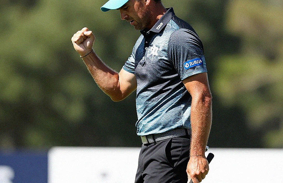 Mười bốn cây gậy, một loại grip: Hồ sơ dữ liệu về cú putt đưa Alistair Docherty lên PGA Tour