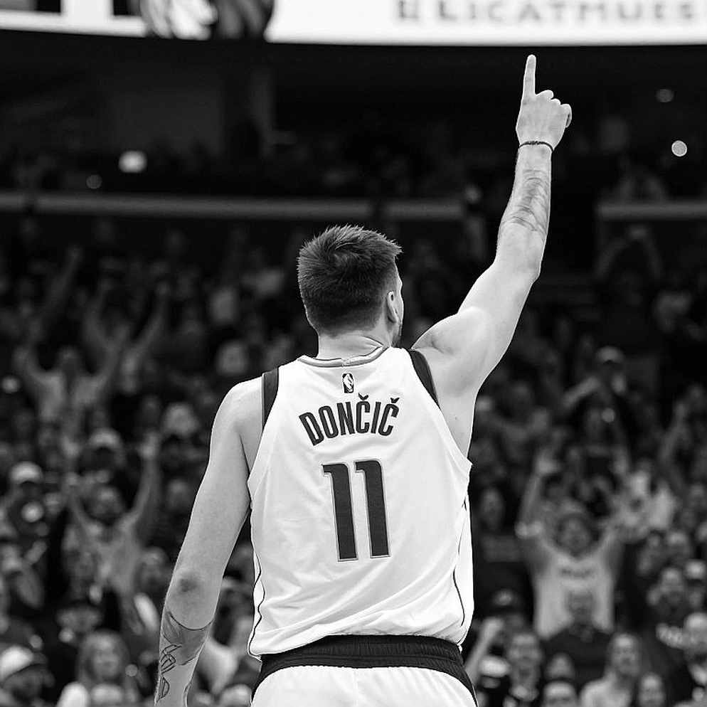 Dallas Mavericks cắt John Poulakidas bốn ngày trước khai mạc: 45,5% ném ba và bài toán suất hợp đồng hai chiều