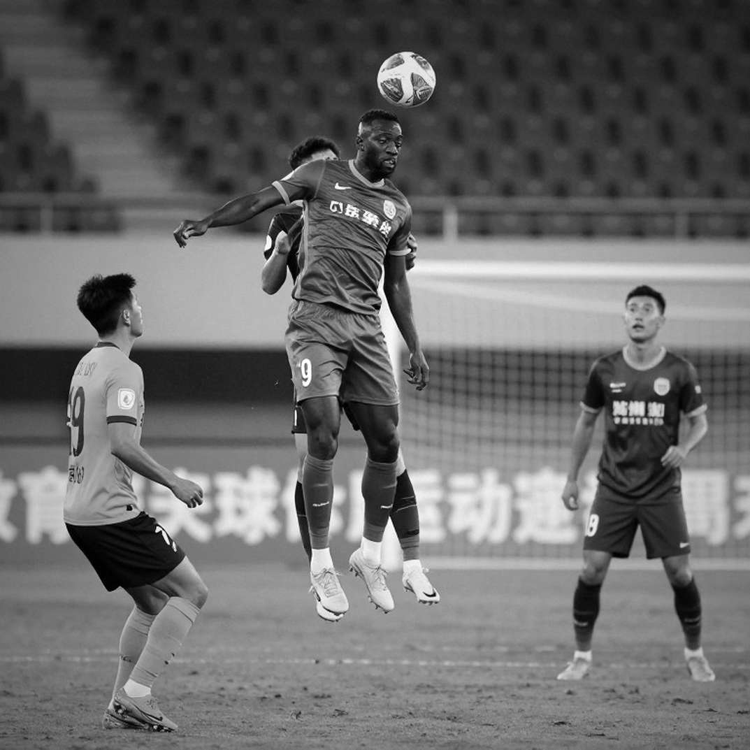 Mourinho, Mbappé và "Carlos Espi": giải phẫu một bài báo thể thao không đứng vững Mourinho, Mbappé và "Carlos Espi": giải phẫu một bài báo thể thao không đứng vững