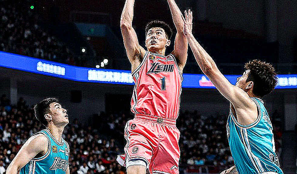 Donta Hall, luật ba giây phòng ngự và cái giá thật của một trung phong chạy lên vành ở EuroLeague