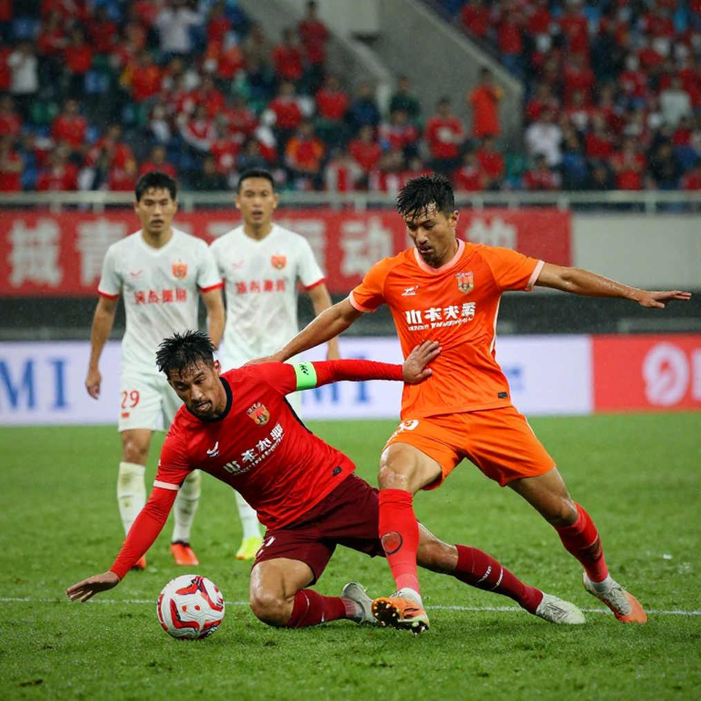 The Back Three Returns to V.League: A Patched Map and the Crack on the Right Channel