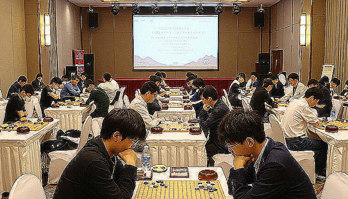 Atyrau Masters: Hai hạt giống hàng đầu gục ngã và cuộc chơi nội dung phía sau ChessBase Magazine #225