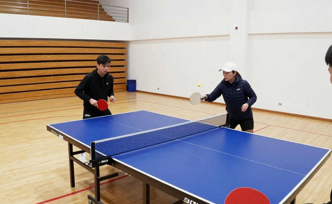 PingPongParkinson Pháp mở rộng lần thứ hai: 80 tay vợt, 10 quốc gia và một tầng giải đấu mà bảng xếp hạng không đo được
